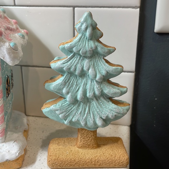 Pastel Gingerbread House Set w/ 2 Trees - Picture 3 of 7